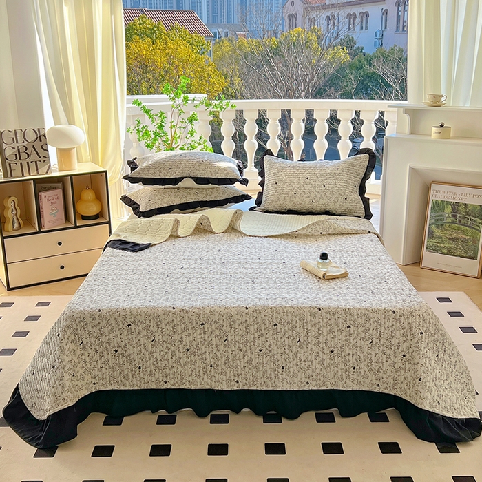 91家纺网 家纺一手货源 找家纺 美梦家纺 2025新款A类全棉13372花边床盖四件套-黑边 莱茵河畔白