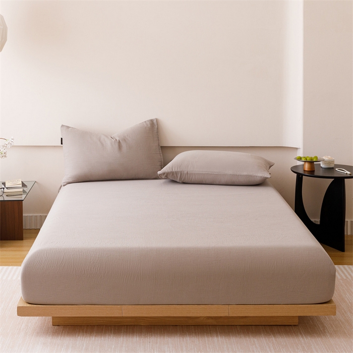 91家纺网 家纺一手货源 找家纺 趣色家纺 2025新款全棉皱皱纱单床笠 绅士灰