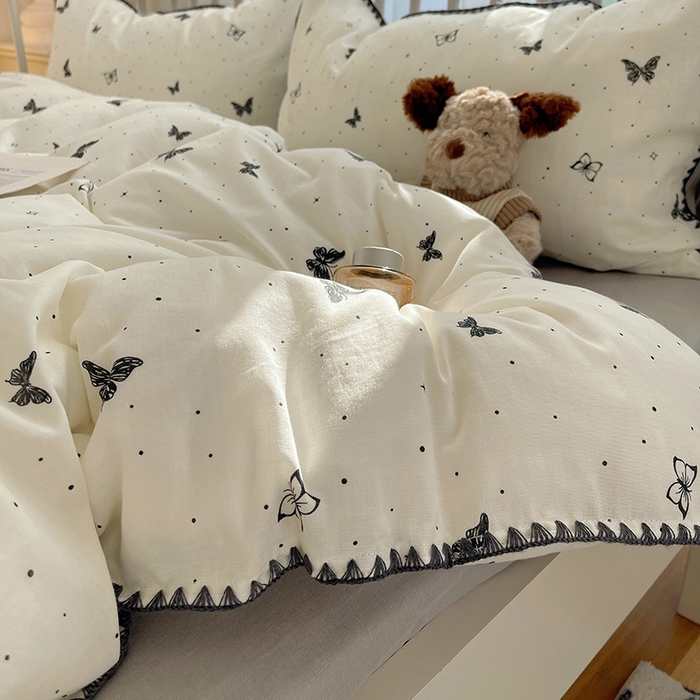 91家纺网 家纺一手货源 找家纺 三朵 2025新款全棉双层纱三角针四件套 蝶梦