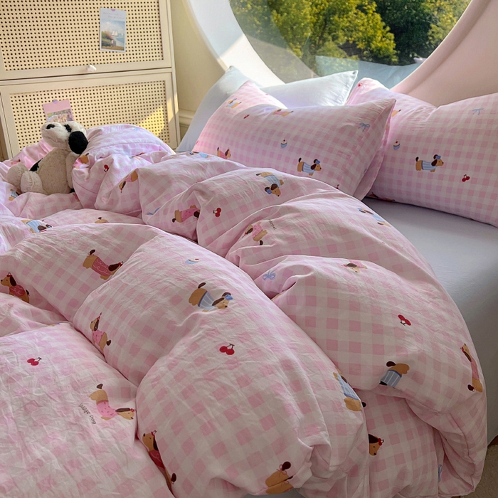 91家纺网 家纺一手货源 找家纺 2025耀达新款舒适水洗棉印花四件套 粉格狗狗-印花