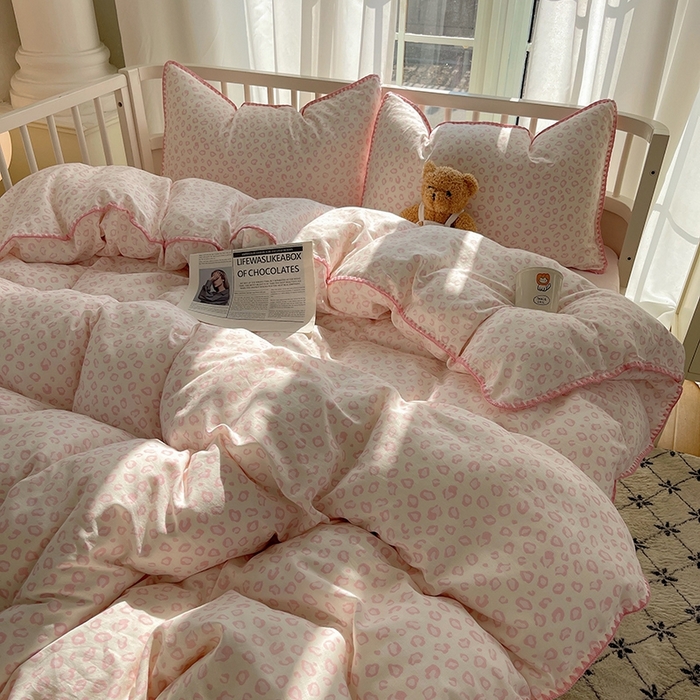 91家纺网 家纺一手货源 找家纺 三朵 2025新款全棉双层纱三角针四件套 粉红少女