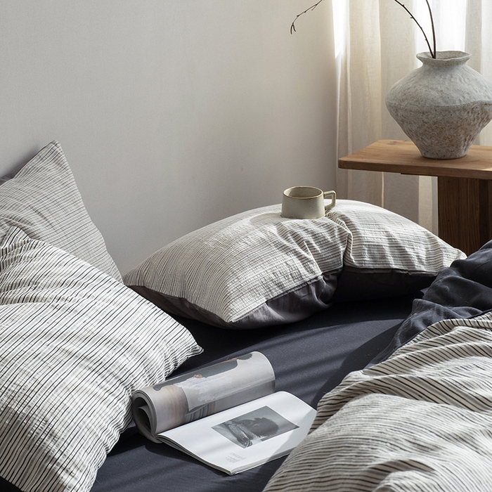 91家纺网 家纺一手货源 找家纺 小春日和 2025新款高端民宿风纯棉四件套特殊工艺全棉被套人字纹棉1.8床笠纯色双人床单加大笠 岛屿-黑