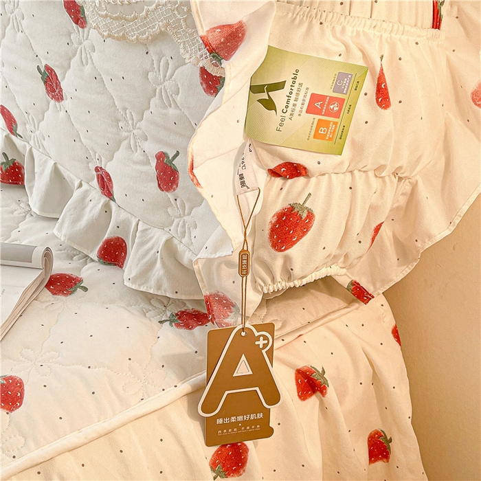 91家纺网 家纺一手货源 找家纺 十个点2025新款亲肤夹棉床头罩 真爱草莓