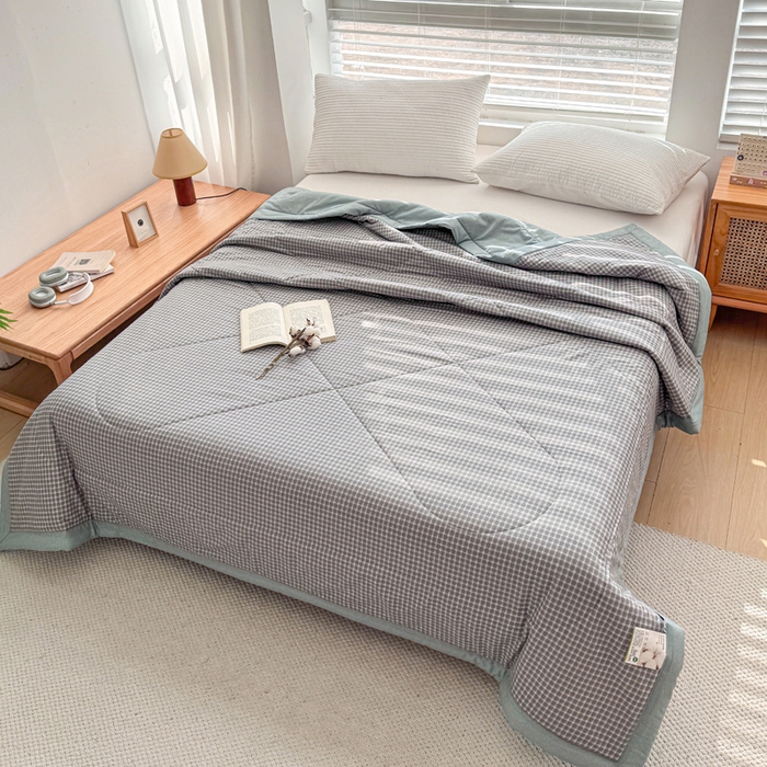 91家纺网 家纺一手货源 找家纺 首爱家纺 2025新款里外全棉夏被手包边新疆棉花夏被空调被夏凉被 细灰条