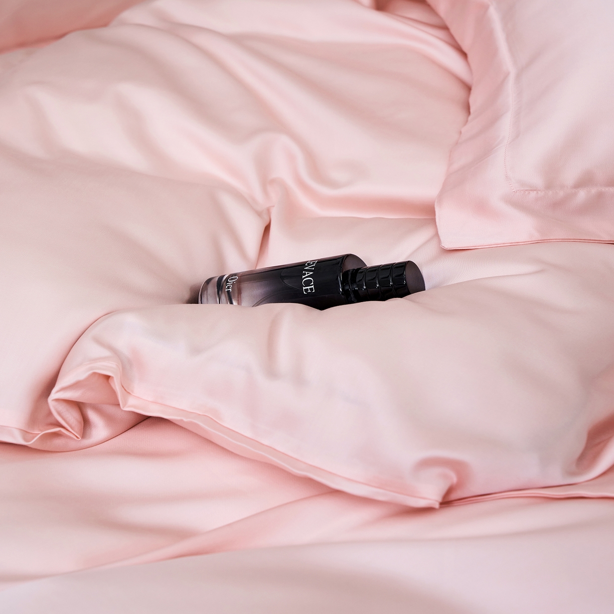 91家纺网 家纺一手货源 找家纺 顾家家居 2025新款纯色兰精天丝四件套 冰粉色