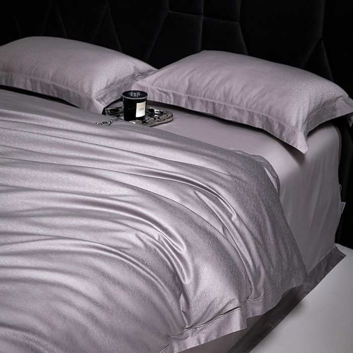 91家纺网 家纺一手货源 找家纺 榻尚家居 2025新款长绒棉贡缎提花手工立体埋绳工艺四件套礼盒包装 奢华魅力-天空灰