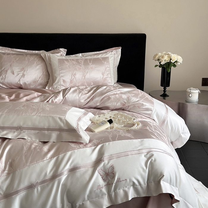 91家纺网 家纺一手货源 找家纺 鹿班家居 2025春夏款高精密锦缎色织大提花长绒棉四件套【标准会员-20元】 醉清风-粉色