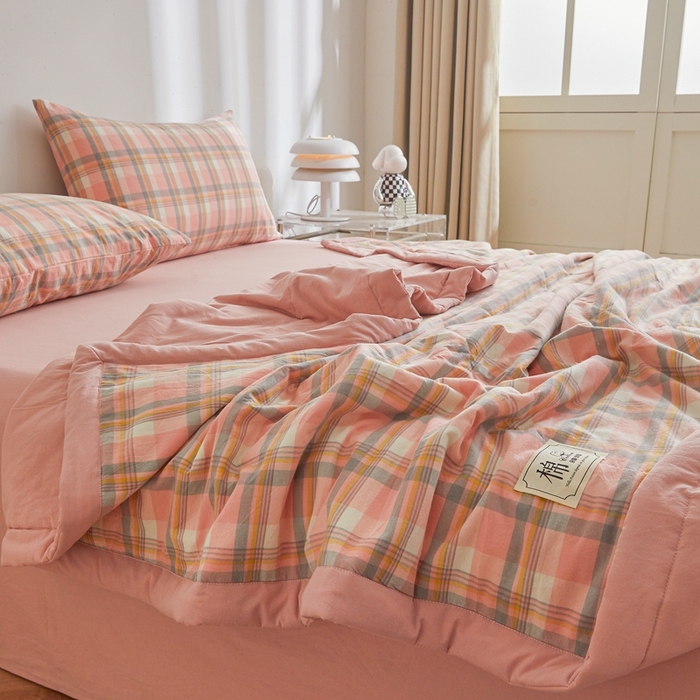 91家纺网 家纺一手货源 找家纺 爱屋及屋  2025新款无印风被子被芯夏凉被空调被 简析粉