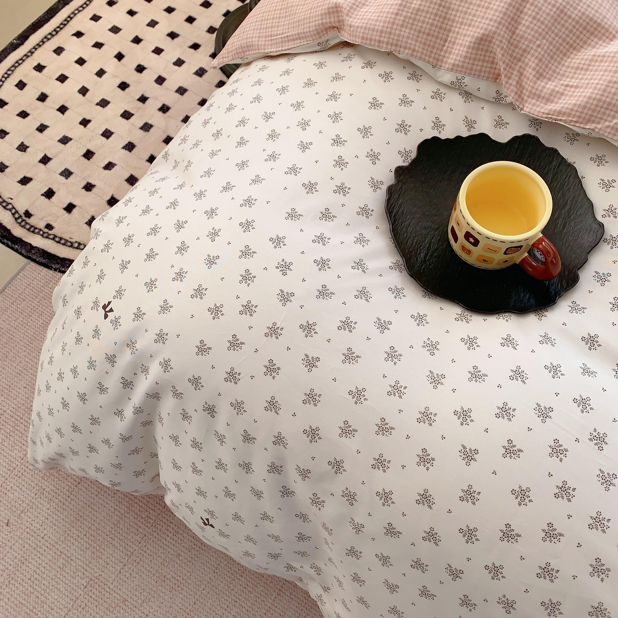 91家纺网 家纺一手货源 找家纺 奈萝家纺 2025新款亲肤小清新全棉四件套 幻蝶米