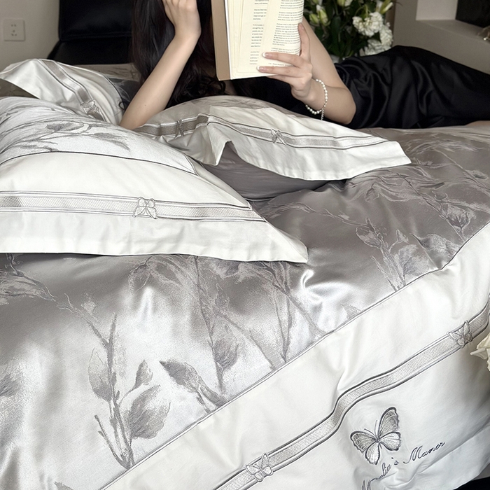 91家纺网 家纺一手货源 找家纺 鹿班家居 2025春夏款高精密锦缎色织大提花长绒棉四件套【标准会员-20元】 醉清风-灰色