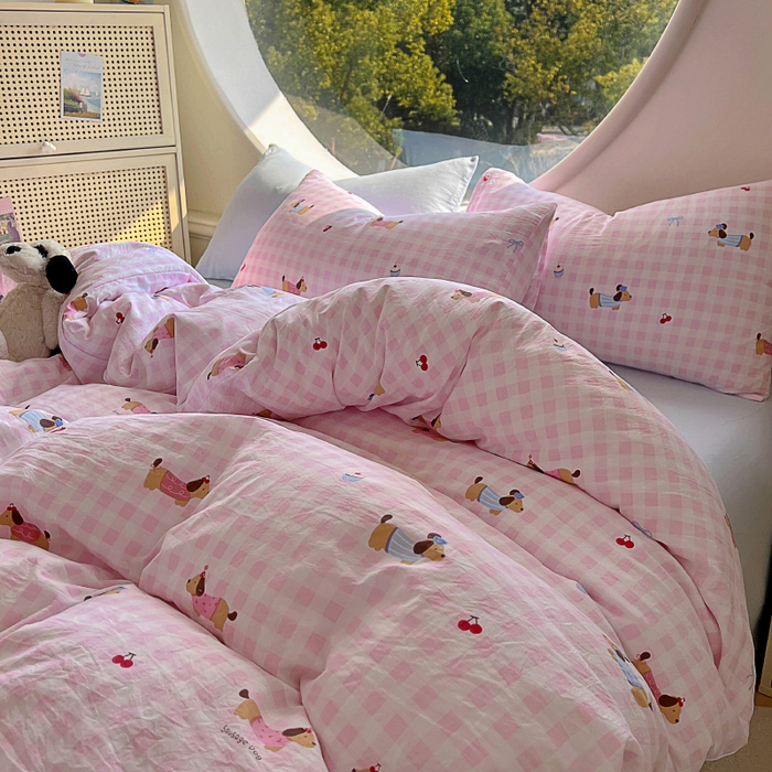 91家纺网 家纺一手货源 找家纺 2025耀达新款舒适水洗棉印花四件套 粉格狗狗-印花