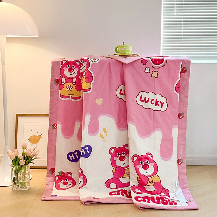 91家纺网 家纺一手货源 找家纺 尊妙被业 2025新款里外全棉印花棉花被纯棉夏被夏凉被全棉棉花夏凉被草莓熊宝