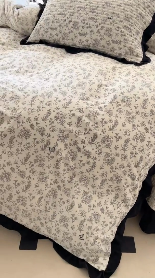 91家纺网 家纺一手货源 找家纺 美梦家纺 2025新款A类全棉13372花边床盖四件套-黑边 蝶恋花