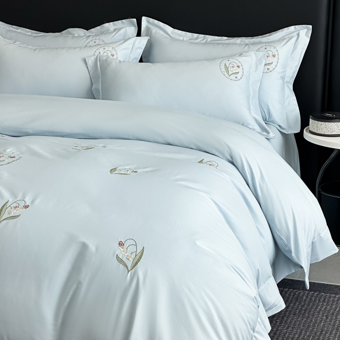 91家纺网 家纺一手货源 找家纺 新方向2025新款全棉长绒棉刺绣四件套-铃兰物语 铃兰物语-蓝