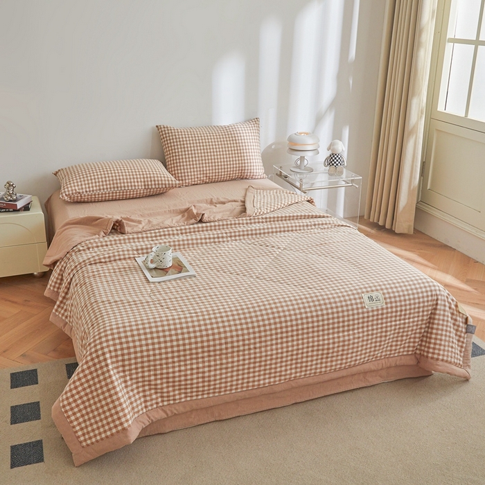 91家纺网 家纺一手货源 找家纺 爱屋及屋  2025新款无印风被子被芯夏凉被空调被 咖小格