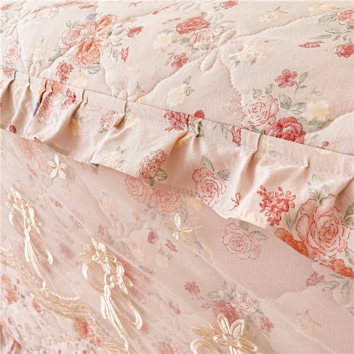 91家纺网 家纺一手货源 找家纺 十个点2025新款亲肤夹棉床头罩 锦簇玫瑰