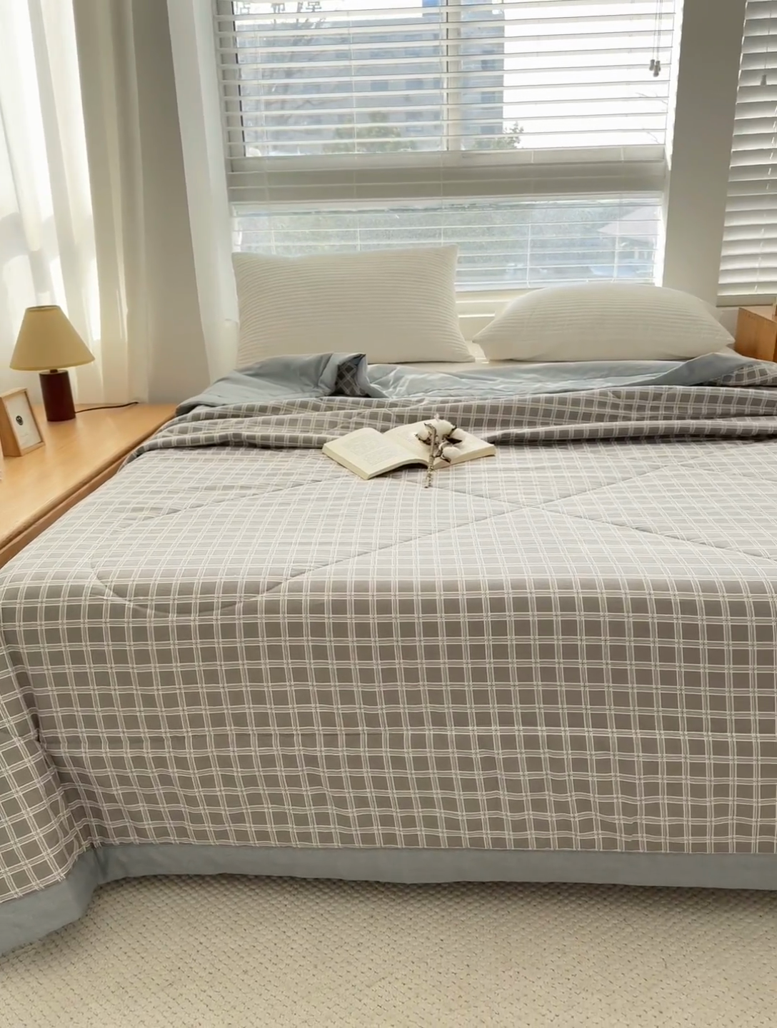 91家纺网 家纺一手货源 找家纺 棉乐町家居 2025新款里外全棉手包边棉花夏被 灰中格