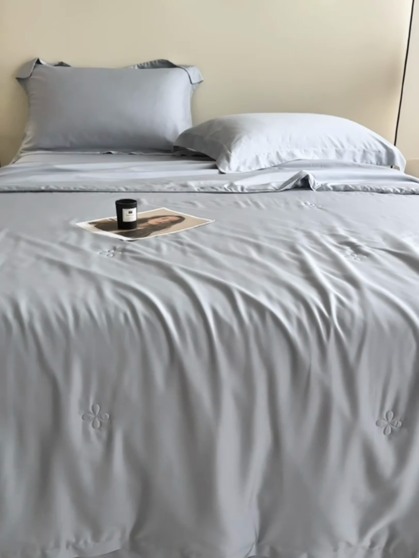 91家纺网 家纺一手货源 找家纺 天瑜家纺 2025新款纯色天丝夏被 浅灰