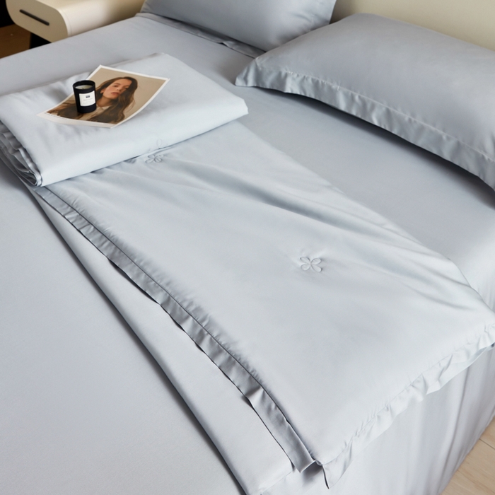 91家纺网 家纺一手货源 找家纺 天瑜家纺 2025新款纯色天丝夏被 浅灰