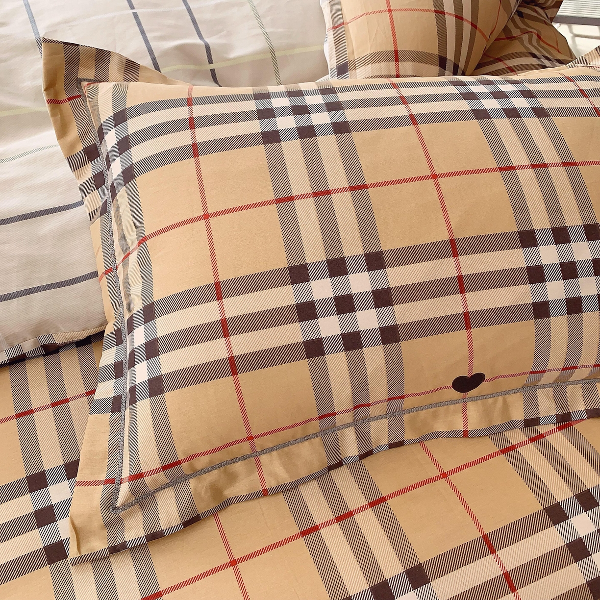 91家纺网 家纺一手货源 找家纺 奈萝家纺 2025新款亲肤小清新全棉四件套 咖啡格