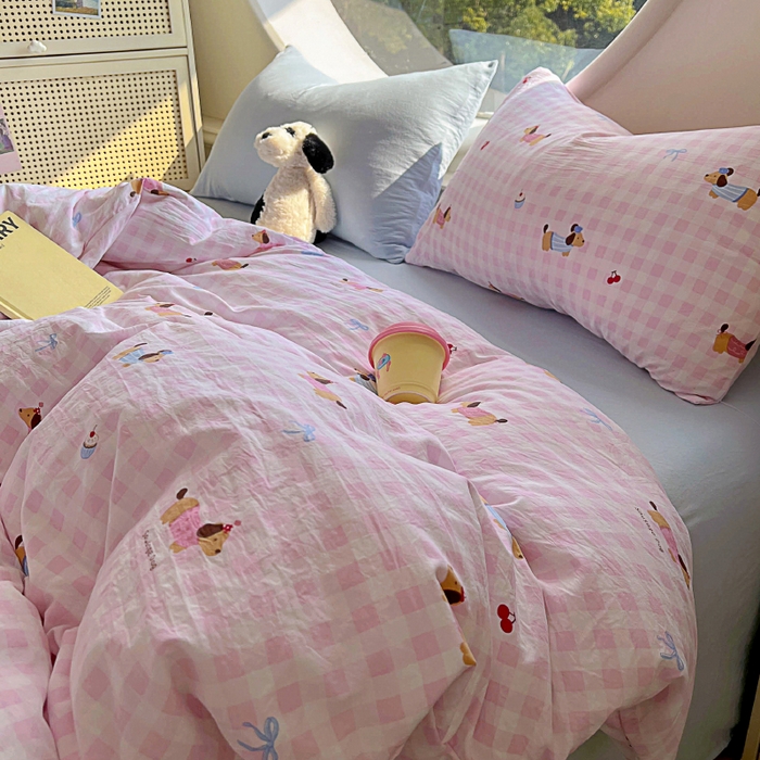 91家纺网 家纺一手货源 找家纺 2025耀达新款舒适水洗棉印花四件套 粉格狗狗-印花