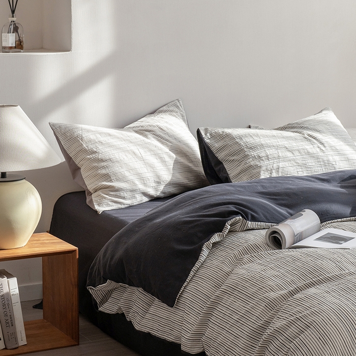 91家纺网 家纺一手货源 找家纺 小春日和 2025新款高端民宿风纯棉四件套特殊工艺全棉被套人字纹棉1.8床笠纯色双人床单加大笠 岛屿-黑