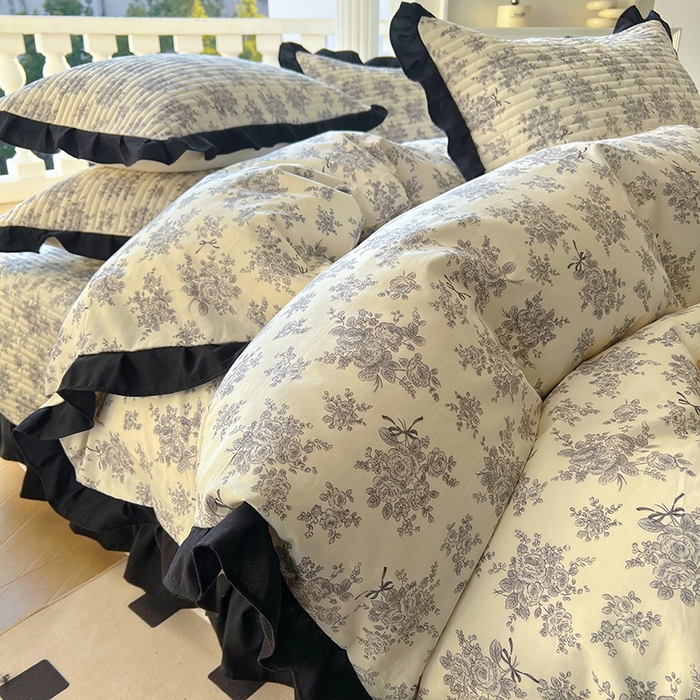 91家纺网 家纺一手货源 找家纺 美梦家纺 2025新款A类全棉13372花边床盖四件套-黑边 浮绘花影