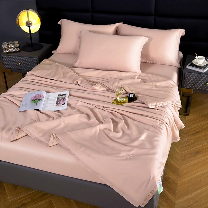 91家纺网 家纺一手货源 找家纺 天瑜家纺 2025新款纯色天丝夏被 纯豆沙