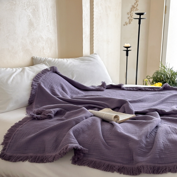 91家纺网 家纺一手货源 找家纺 三朵 2025新款全棉四层绉绉纱流苏多功能毯 紫葡萄