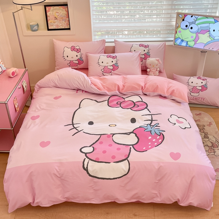 91家纺网 家纺一手货源 找家纺 金爱家 2025新款纯棉数码印花大阪三丽鸥四件套 D草莓kt粉