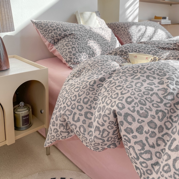 91家纺网 家纺一手货源 找家纺 凡客家居 2025新款60s色织提花系列四件套 甜心豹纹