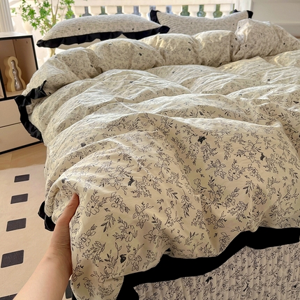 美梦家纺 2025新款A类全棉13372花边床盖四件套-黑边 莱茵河畔白