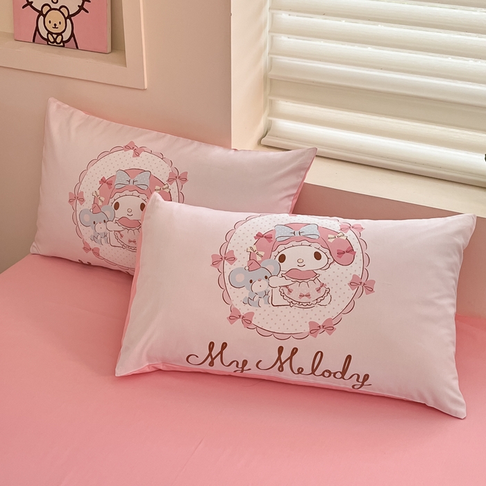 91家纺网 家纺一手货源 找家纺 金爱家 2025新款纯棉数码印花大阪三丽鸥四件套 花园宝贝kt