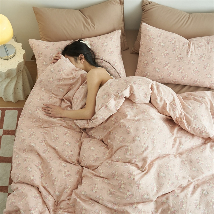 91家纺网 家纺一手货源 找家纺 趣色家纺 2025新款A类全棉双层纱印花四件套 清秋粉