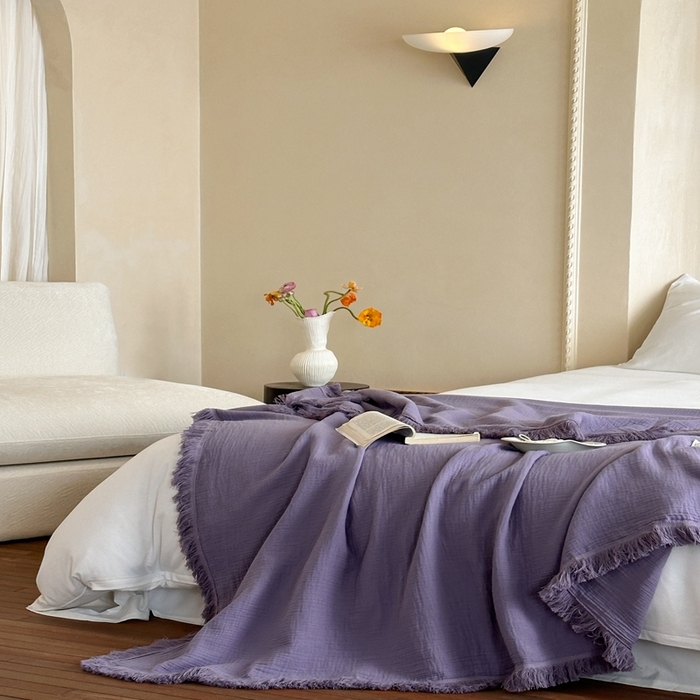 91家纺网 家纺一手货源 找家纺 三朵 2025新款全棉四层绉绉纱流苏多功能毯 紫葡萄