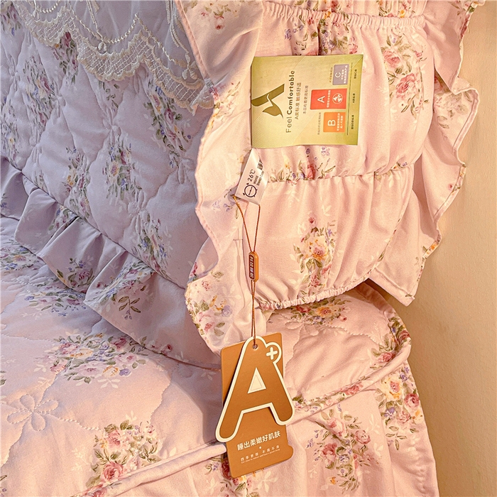 91家纺网 家纺一手货源 找家纺 十个点2025新款亲肤夹棉床头罩 花前月下