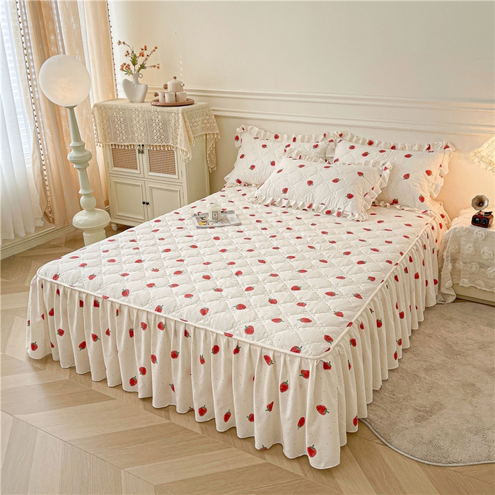 91家纺网 家纺一手货源 找家纺 十个点2025新款针织棉 夹棉床笠式床裙床头罩系列  真爱草莓