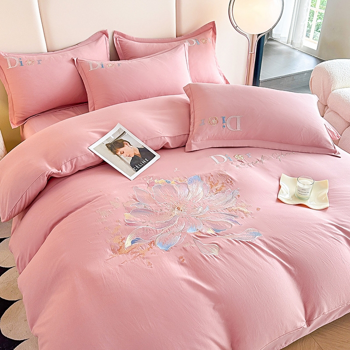 91家纺网 家纺一手货源 找家纺 大麦乐田2025新款蒂素平纹磨毛刺绣四件套 蒂素-豆沙粉