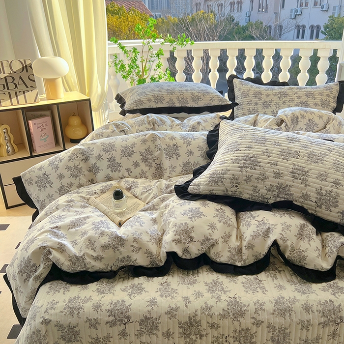 91家纺网 家纺一手货源 找家纺 美梦家纺 2025新款A类全棉13372花边床盖四件套-黑边 浮绘花影