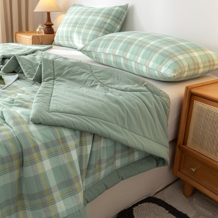 91家纺网 家纺一手货源 找家纺 爱屋及屋  2025新款无印风被子被芯夏凉被空调被 简兮绿