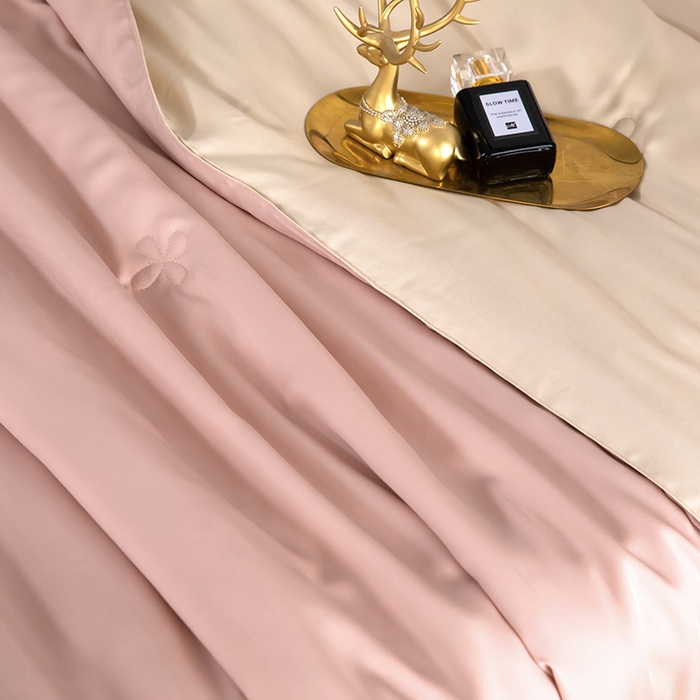 91家纺网 家纺一手货源 找家纺 天瑜家纺 2025新款纯色天丝夏被 豆沙+香槟