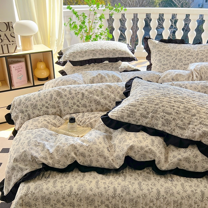 91家纺网 家纺一手货源 找家纺 美梦家纺 2025新款A类全棉13372花边床盖四件套-黑边 蝶恋花