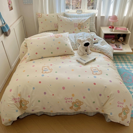 91家纺网 家纺一手货源 找家纺 2025春季新款13372全棉印花四件套-卡通系列 假日小狗