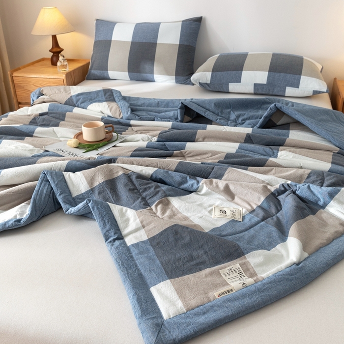 91家纺网 家纺一手货源 找家纺 爱屋及屋  2025新款无印风被子被芯夏凉被空调被 蓝咖大格