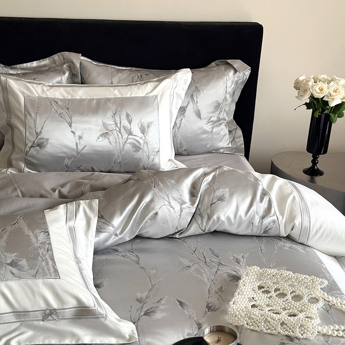 91家纺网 家纺一手货源 找家纺 鹿班家居 2025春夏款高精密锦缎色织大提花长绒棉四件套【标准会员-20元】 醉清风-灰色