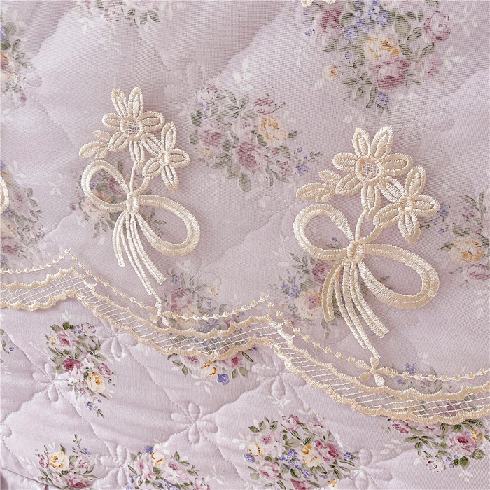 91家纺网 家纺一手货源 找家纺 十个点2025新款亲肤夹棉床头罩 花前月下