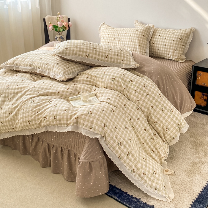 91家纺网 家纺一手货源 找家纺 梦可莱家居 2025新款全棉韩版蕾丝边床盖四件套 樱桃节