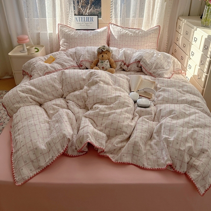 91家纺网 家纺一手货源 找家纺 雅居纺家纺 2025新款全棉贝壳边双层纱四件套 格子花朵