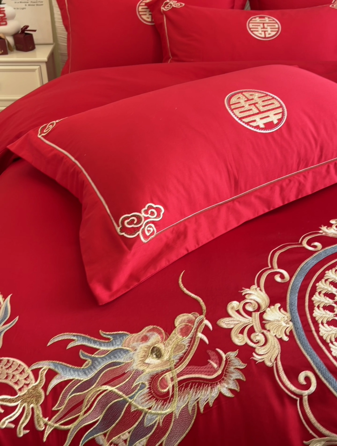 91家纺网 家纺一手货源 找家纺 欧乐蒂 2025新款亲肤棉刺绣婚庆四件套 龙翔凤跃