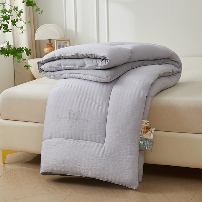 91家纺网 家纺一手货源 找家纺 （总）招财狼 2025新款抗菌皱皱纱水洗棉绒冬被